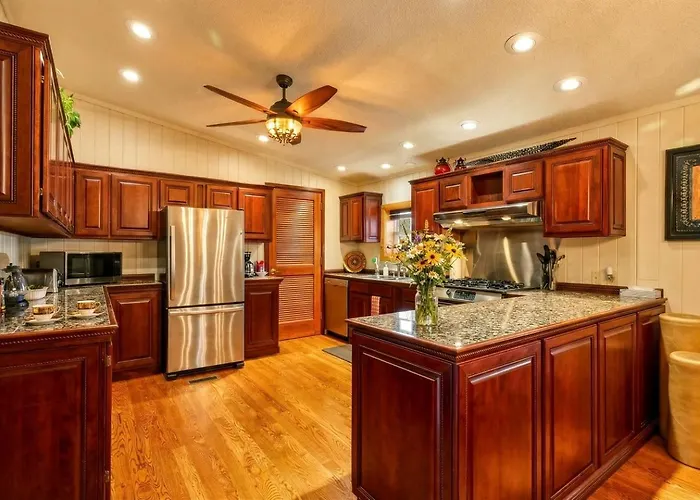 Spacious Retreat With Stone Fireplace & Pond Views In Banner, Wyoming Holiday home Banner