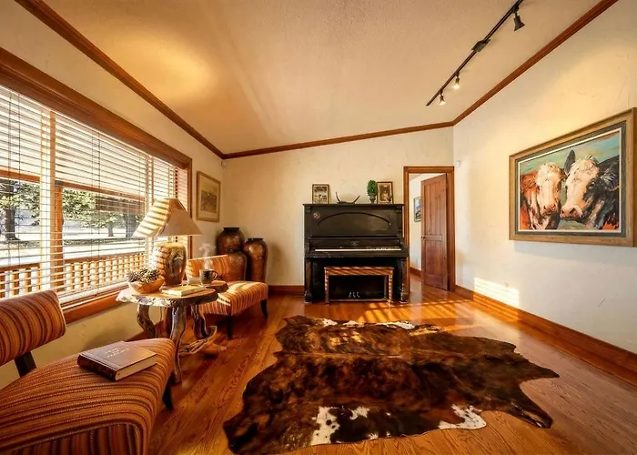 Spacious Retreat With Stone Fireplace & Pond Views In Banner, Wyoming Holiday home *