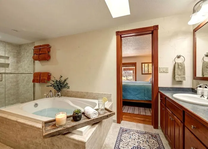 Holiday home Spacious Retreat With Stone Fireplace & Pond Views In Banner, Wyoming Banner