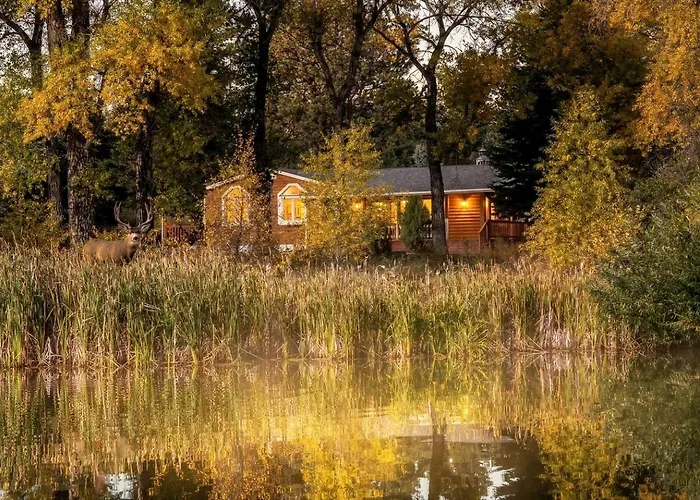 Spacious Retreat With Stone Fireplace & Pond Views In Banner, Wyoming Holiday home