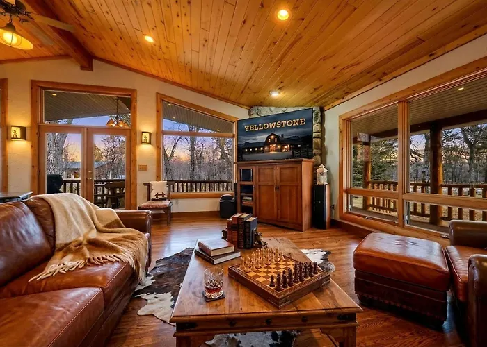 Spacious Retreat With Stone Fireplace & Pond Views In Banner, Wyoming Holiday home
