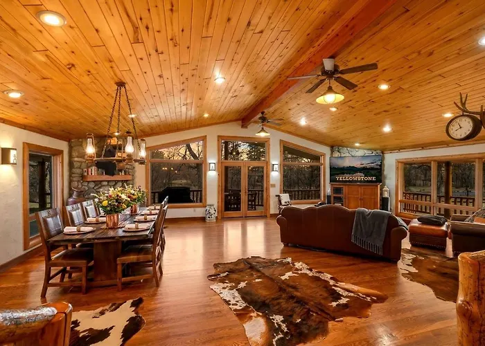 Spacious Retreat With Stone Fireplace & Pond Views In Banner, Wyoming Holiday home *