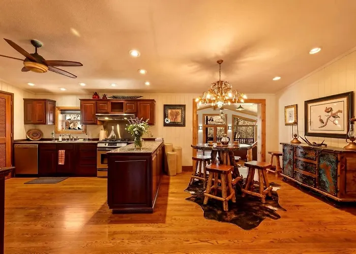 Spacious Retreat With Stone Fireplace & Pond Views In Banner, Wyoming Holiday home Banner