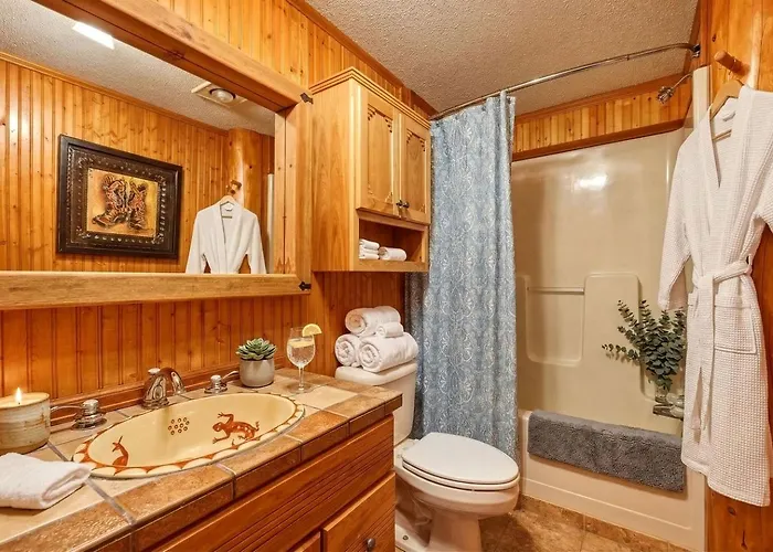 Spacious Retreat With Stone Fireplace & Pond Views In Banner, Wyoming Holiday home *