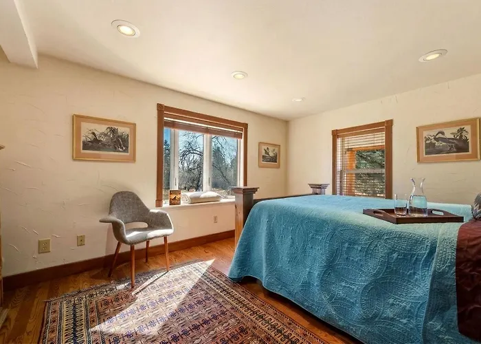 Holiday home Spacious Retreat With Stone Fireplace & Pond Views In Banner, Wyoming