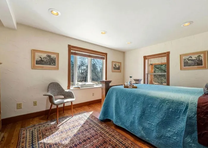 Spacious Retreat With Stone Fireplace & Pond Views In Banner, Wyoming Holiday home Banner