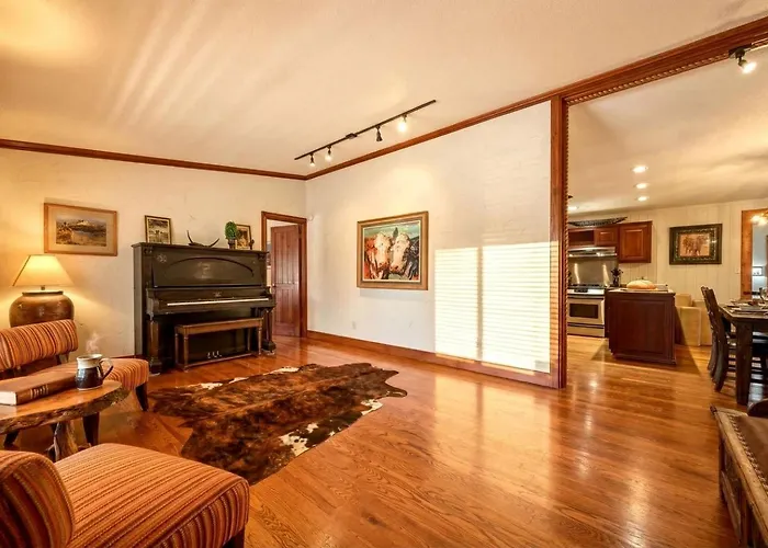 Holiday home Spacious Retreat With Stone Fireplace & Pond Views In Banner, Wyoming Banner
