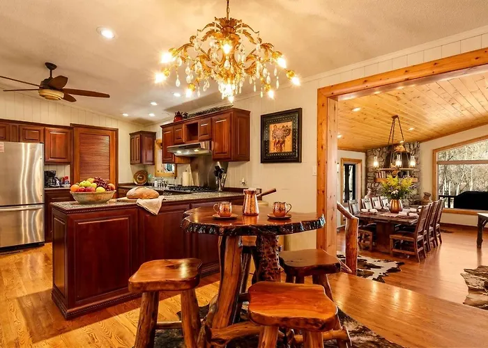Spacious Retreat With Stone Fireplace & Pond Views In Banner, Wyoming Holiday home Banner