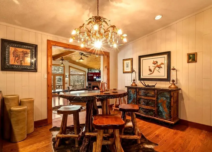 Spacious Retreat With Stone Fireplace & Pond Views In Banner, Wyoming Holiday home Banner