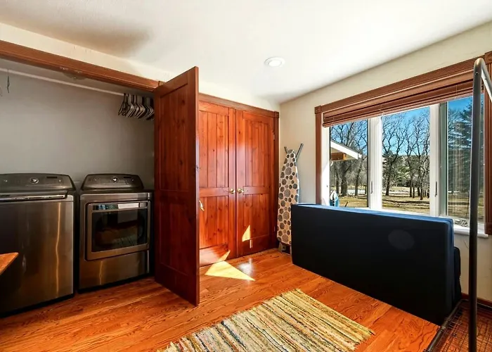 Spacious Retreat With Stone Fireplace & Pond Views In Banner, Wyoming * Banner